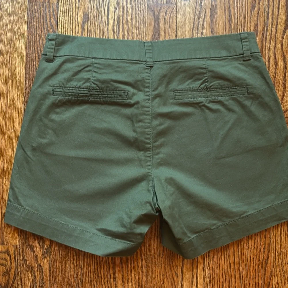 Old Navy green mid rise everyday shorts, size 6 - Picture 5 of 6